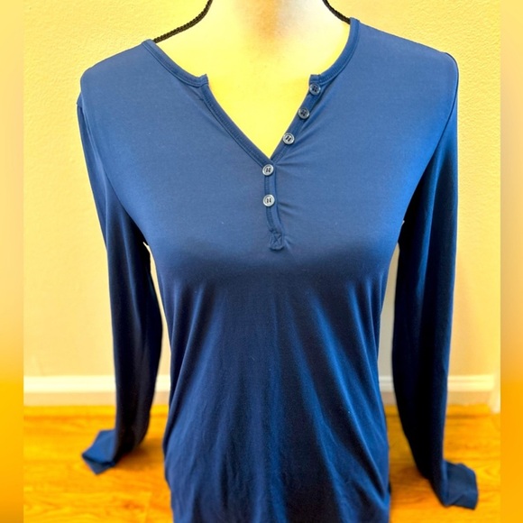 Black, blue, white and gray long sleeve tees- Size small - Picture 2 of 8